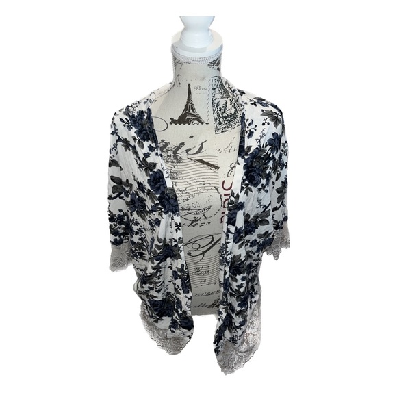 Rosify Co. Floral Robe - Picture 1 of 2